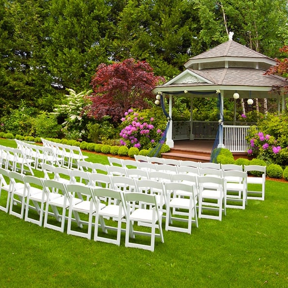 you can choose from various sizes of wedding & event trailers, depending on the number of guests at your event